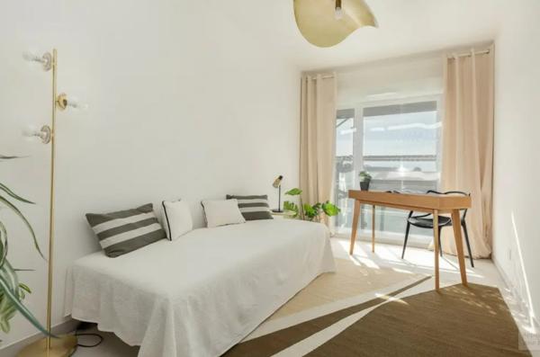 GRAND T4 DERNIER ETAGE AVEC TERRASSE