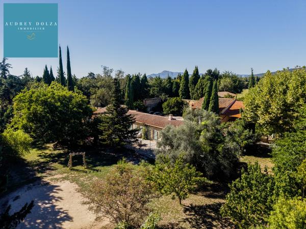 Propriété familiale de 185 m² de plain-pied avec grandes dépendances - Salon de Provence - 940 000€ FAI