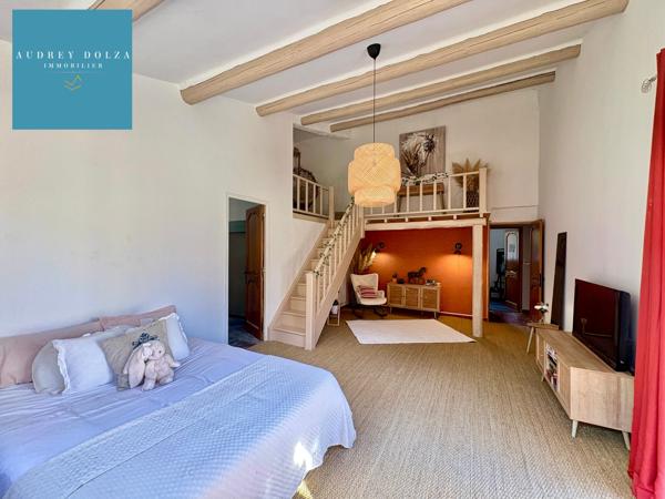 Propriété familiale de 185 m² de plain-pied avec grandes dépendances - Salon de Provence - 940 000€ FAI