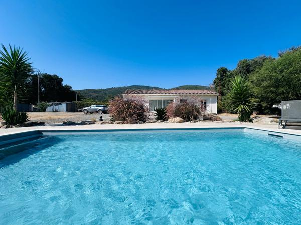 CALME – PISCINE – GRANDS ESPACES – 3 CHAMBRES – TERRAIN