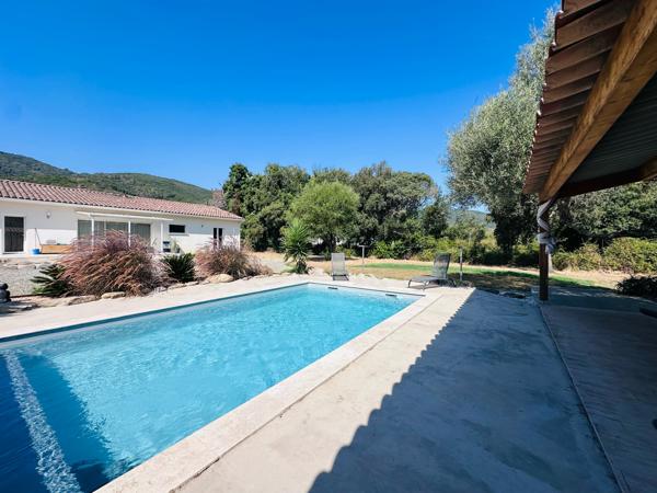 CALME – PISCINE – GRANDS ESPACES – 3 CHAMBRES – TERRAIN