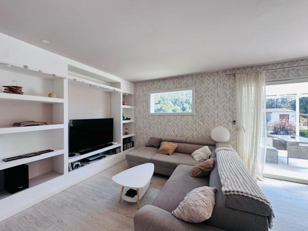 CALME – PISCINE – GRANDS ESPACES – 3 CHAMBRES – TERRAIN