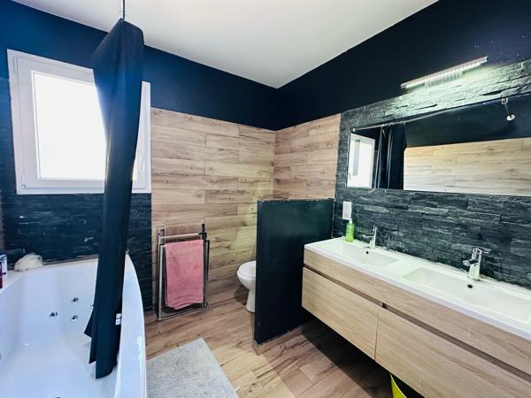 CALME – PISCINE – GRANDS ESPACES – 3 CHAMBRES – TERRAIN