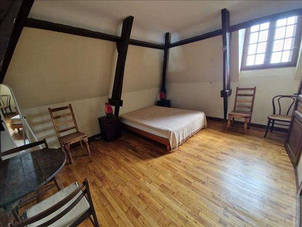 Maison à vendre |  Figeac |  6 pièces | 198 m²