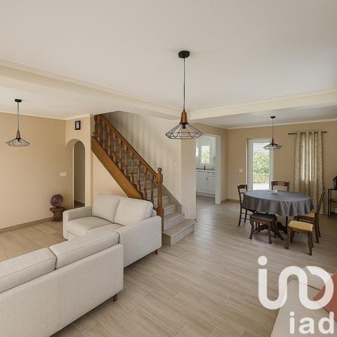 Maison traditionnelle 8 pièces de 204 m² à Le Tampon (97430)