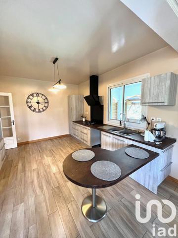 Maison traditionnelle 8 pièces de 204 m² à Le Tampon (97430)