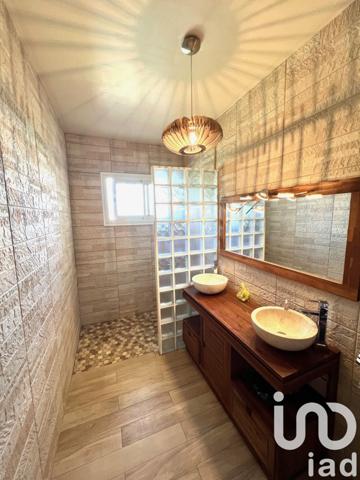 Maison traditionnelle 8 pièces de 204 m² à Le Tampon (97430)