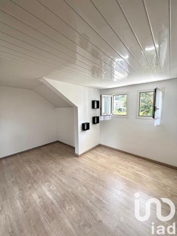 Maison traditionnelle 8 pièces de 204 m² à Le Tampon (97430)