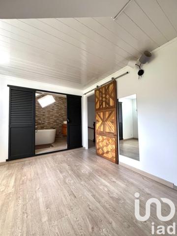 Maison traditionnelle 8 pièces de 204 m² à Le Tampon (97430)