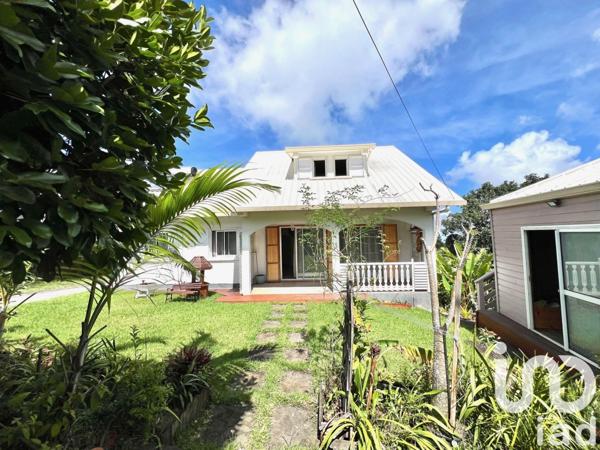 Maison traditionnelle 8 pièces de 204 m² à Le Tampon (97430)