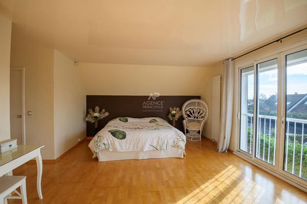 MAISON FAMILIALE AVEC PISCINE - LA QUEUE-EN-BRIE : À DEUX PAS DU GOLF D'ORMESSON €560 000 ** - Référence 6665-NG