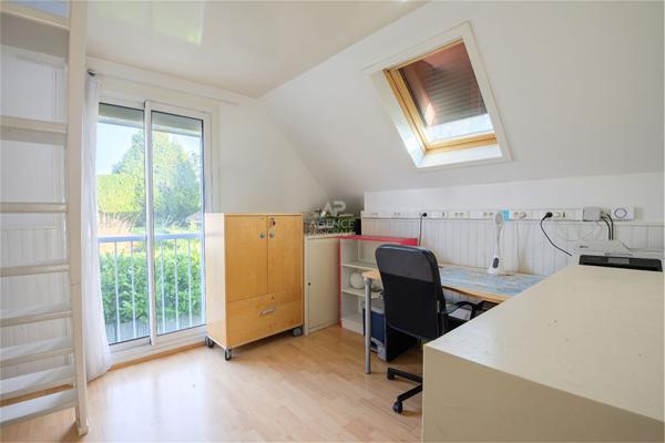 MAISON FAMILIALE AVEC PISCINE - LA QUEUE-EN-BRIE : À DEUX PAS DU GOLF D'ORMESSON €560 000 ** - Référence 6665-NG