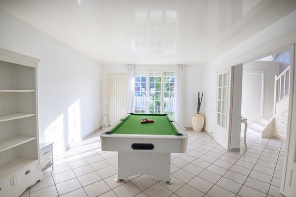 MAISON FAMILIALE AVEC PISCINE - LA QUEUE-EN-BRIE : À DEUX PAS DU GOLF D'ORMESSON €560 000 ** - Référence 6665-NG