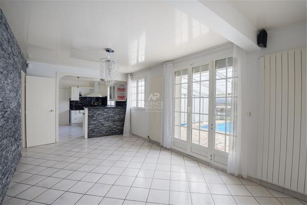 MAISON FAMILIALE AVEC PISCINE - LA QUEUE-EN-BRIE : À DEUX PAS DU GOLF D'ORMESSON €560 000 ** - Référence 6665-NG
