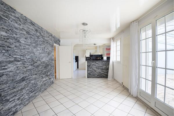 MAISON FAMILIALE AVEC PISCINE - LA QUEUE-EN-BRIE : À DEUX PAS DU GOLF D'ORMESSON €560 000 ** - Référence 6665-NG