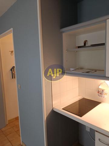 Appartement à louer Saint Gilles Croix De Vie : 2 pièces, 30m² avec 1 chambre(s) à 428€ - AJP Immobilier St-Gilles-Croix-de-Vie
