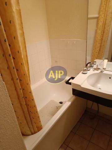 Appartement à louer Saint Gilles Croix De Vie : 2 pièces, 30m² avec 1 chambre(s) à 428€ - AJP Immobilier St-Gilles-Croix-de-Vie