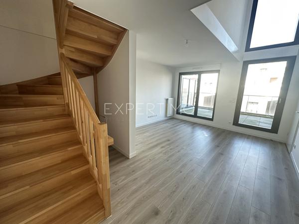 T3 Duplex au calme, Terrasse, Parking, proche transports et commodités, idéal 1er achat