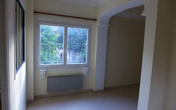 Appartement à louer    1 pièce •  Nay