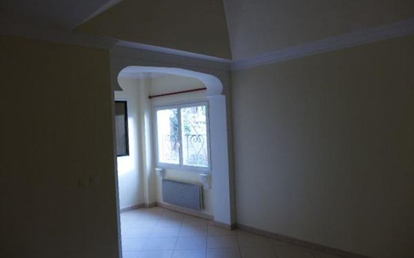 Appartement à louer    1 pièce •  Nay