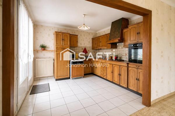 ORVAULT BOURG – Maison familiale avec terrain exceptionnel de 1500 m² sans vis-à-vis : un potentiel rare à révéler !