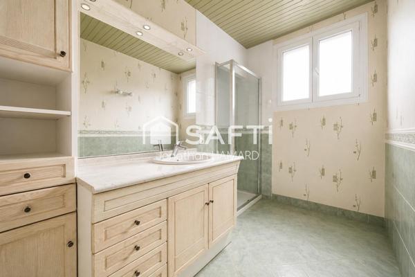 ORVAULT BOURG – Maison familiale avec terrain exceptionnel de 1500 m² sans vis-à-vis : un potentiel rare à révéler !