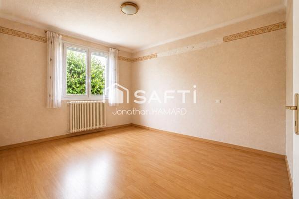 ORVAULT BOURG – Maison familiale avec terrain exceptionnel de 1500 m² sans vis-à-vis : un potentiel rare à révéler !