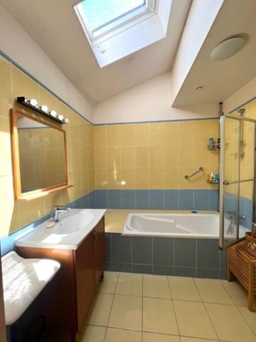 Maison de plain pied 4 chambres: 150m des commerces
