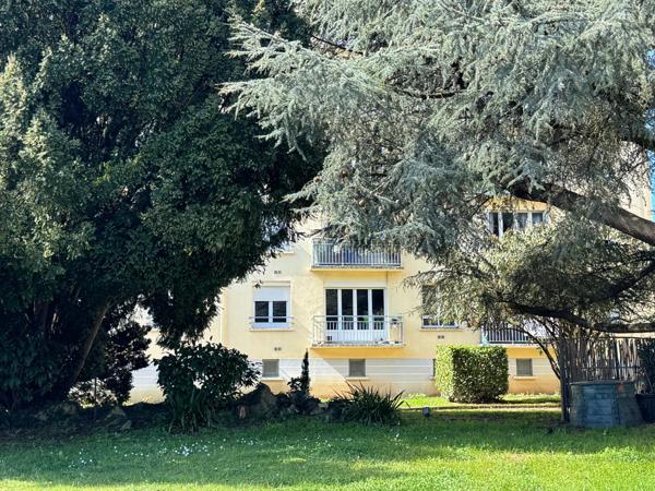 Remise en beauté en attente ! Avis aux investisseurs ou premier achat pour résidence principale !