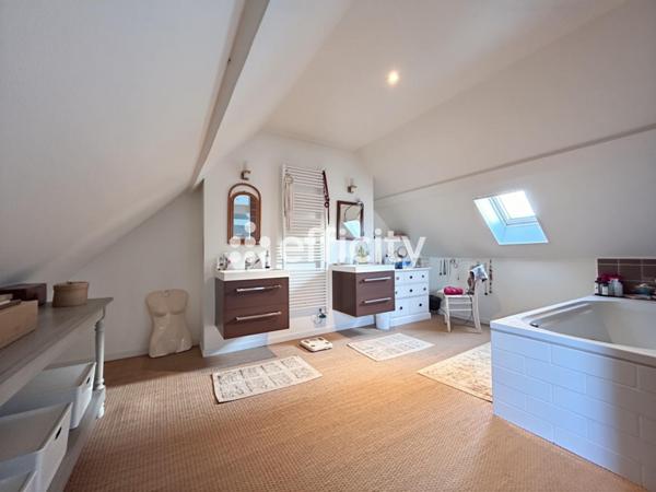 Maison 8 pièces - 210 m² Exclusivité efficity