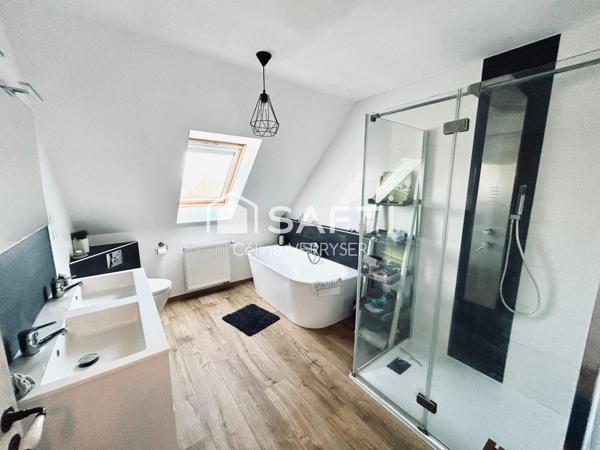 MAISON INDIVIDUELLE 4 CHAMBRES PISCINE ET DOUBLE GARAGE