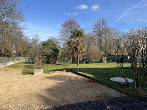 La Verpillière (38290) LA VERPILLIERE - MAISON 170 m² 3 CHAMBRES POSSIBILITE 4 AVEC GARAGE ET ANNEXES SUR UN TERRAIN DE 3146 m²