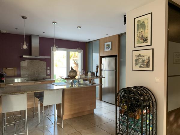 La Verpillière (38290) LA VERPILLIERE - MAISON 170 m² 3 CHAMBRES POSSIBILITE 4 AVEC GARAGE ET ANNEXES SUR UN TERRAIN DE 3146 m²