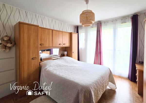 Dernier étage – 5 pièces lumineux de 82 m² – 3 chambres – Résidence verdoyante avec parking