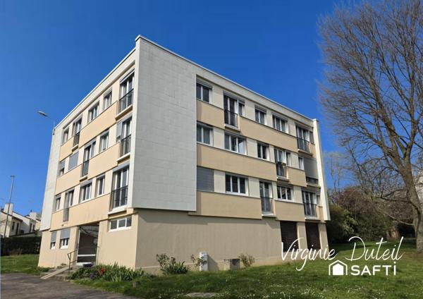 Dernier étage – 5 pièces lumineux de 82 m² – 3 chambres – Résidence verdoyante avec parking