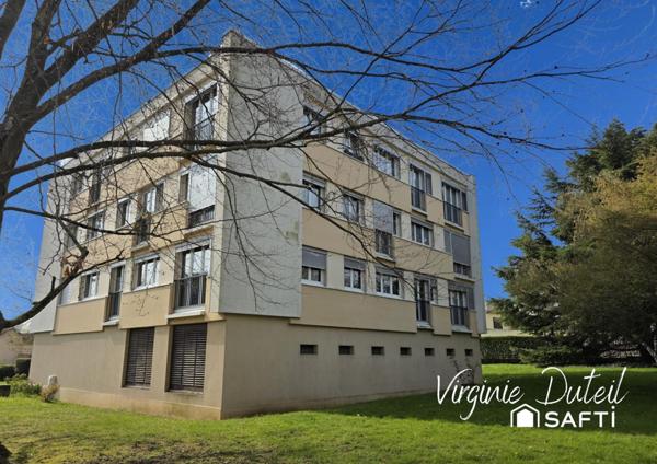 Dernier étage – 5 pièces lumineux de 82 m² – 3 chambres – Résidence verdoyante avec parking