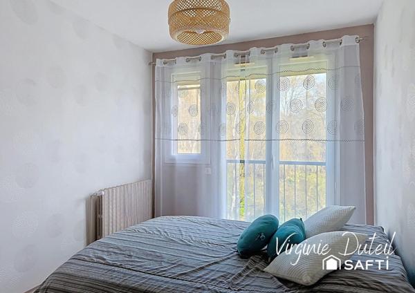 Dernier étage – 5 pièces lumineux de 82 m² – 3 chambres – Résidence verdoyante avec parking