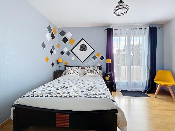 Maison à vendre à Ancenis-Saint-Géréon, quartier très recherché, 4 chambres, grand garage, terrain clos et paysagé