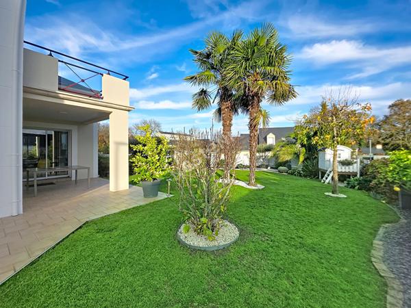 Maison à vendre à Ancenis-Saint-Géréon, quartier très recherché, 4 chambres, grand garage, terrain clos et paysagé