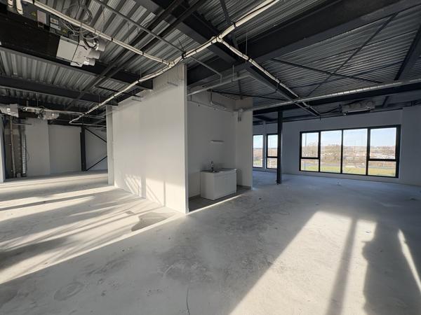 Immeuble neuf de bureaux à louer : 1 090 m² divisibles dès 165 m² - Saran (Motte Pétrée), Loiret (45)