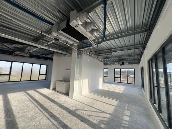Immeuble neuf de bureaux à louer : 1 090 m² divisibles dès 165 m² - Saran (Motte Pétrée), Loiret (45)