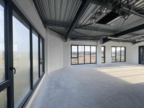 Immeuble neuf de bureaux à louer : 1 090 m² divisibles dès 165 m² - Saran (Motte Pétrée), Loiret (45)