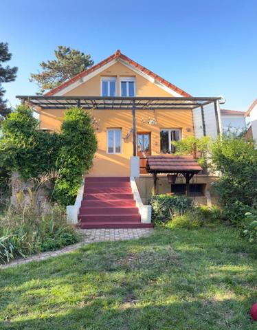 Maison familiale 5 pièces avec jardin et terrasses