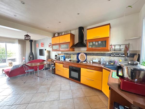 Maison familiale 5 pièces avec jardin et terrasses