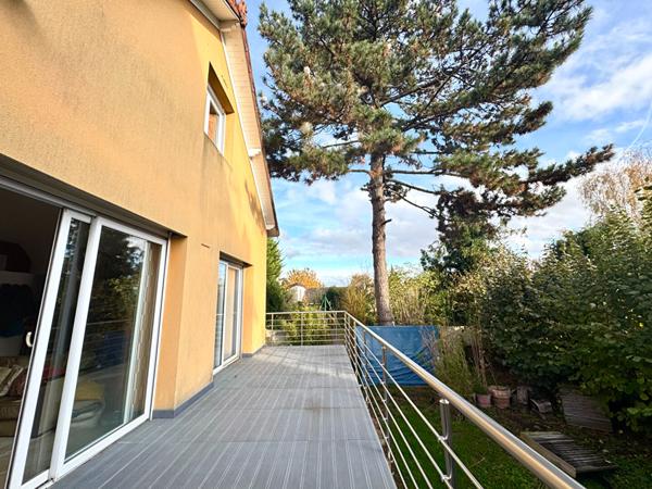 Maison familiale 5 pièces avec jardin et terrasses
