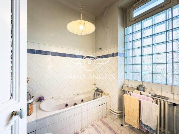 Propriété comprenant 3 habitations + annexes; A rénover