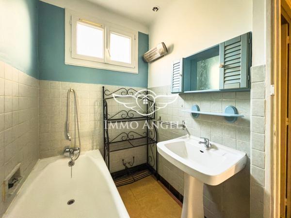 Propriété comprenant 3 habitations + annexes; A rénover