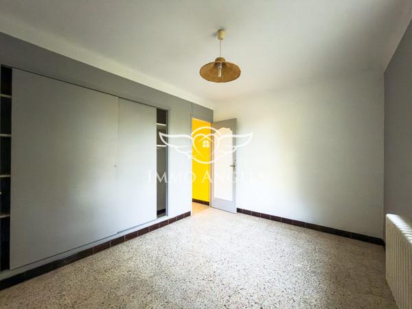 Propriété comprenant 3 habitations + annexes; A rénover