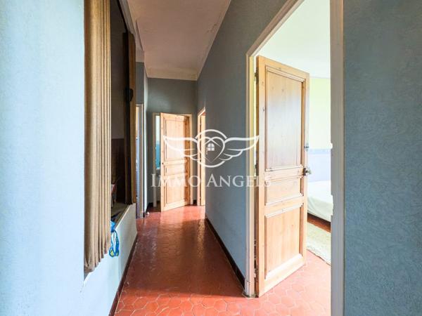 Propriété comprenant 3 habitations + annexes; A rénover