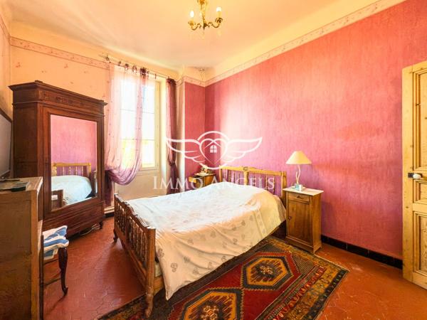 Propriété comprenant 3 habitations + annexes; A rénover